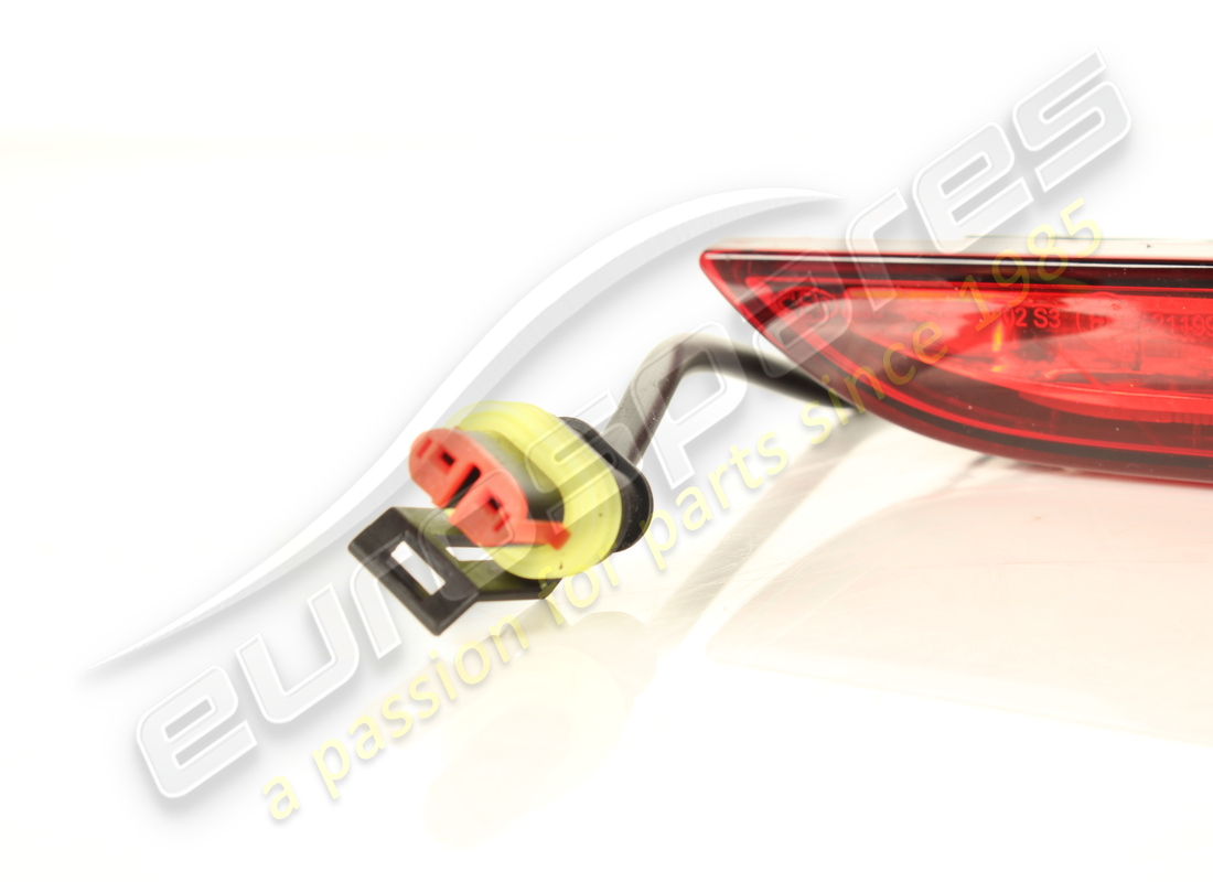 USED FERRARI THIRD STOP LIGHT. PART NUMBER 879066 (2) used ferrari third stop light. part number 879066 (2)