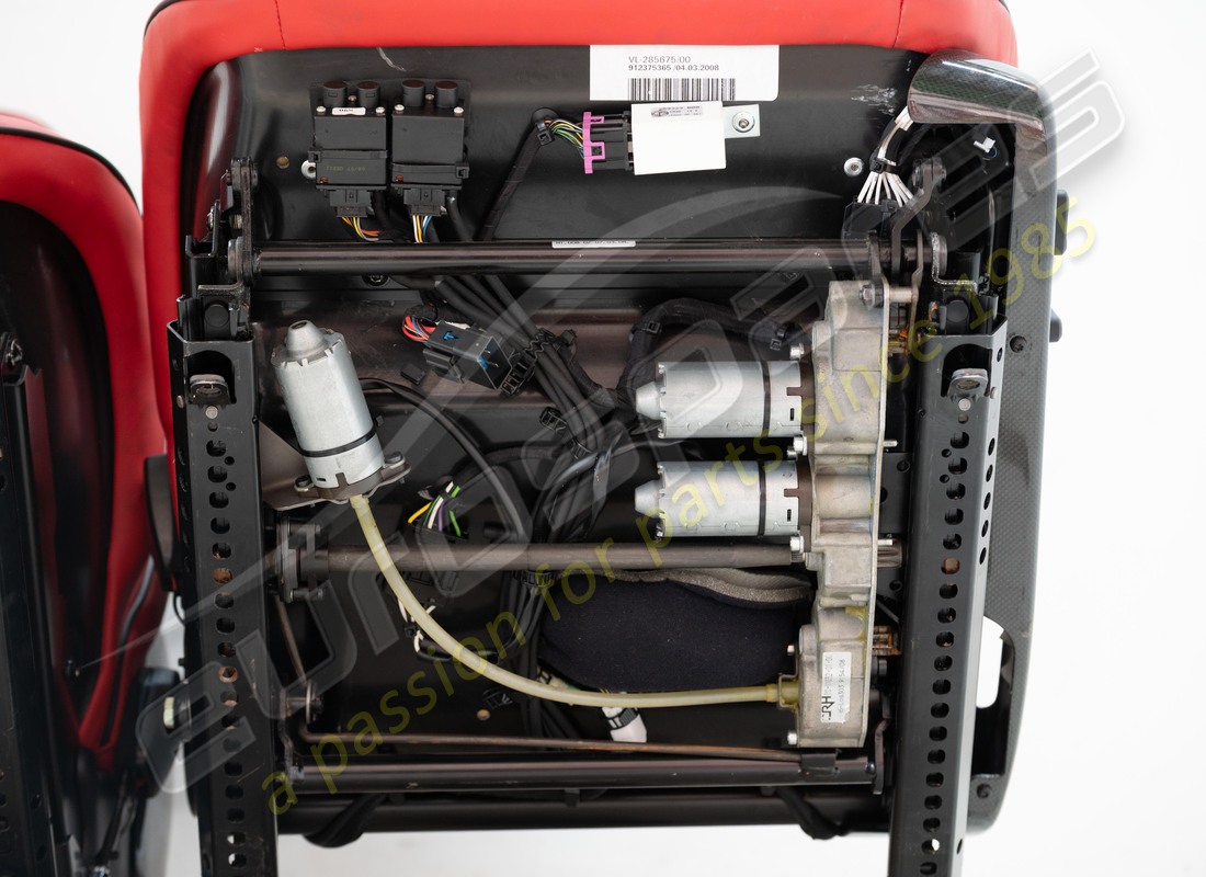 USED FERRARI CARBON SEATS (RHD). PART NUMBER EAP1552588 (11) used ferrari carbon seats (rhd). part number eap1552588 (11)