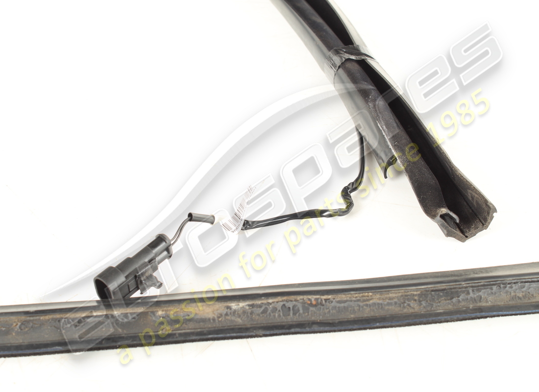 USED Maserati GLASS GUIDE GASKET FOR RH REAR D . PART NUMBER 67478700 (1)