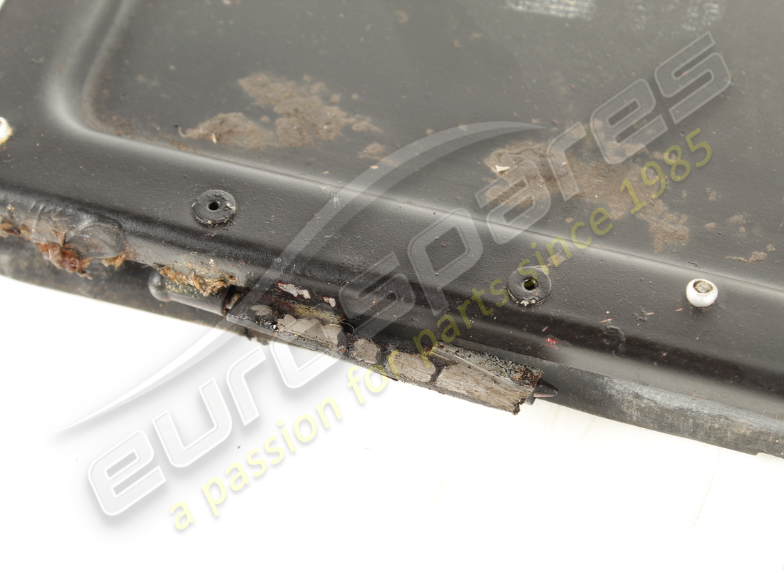 USED FERRARI BATTERY COVER. PART NUMBER 61479800 (5) used ferrari battery cover. part number 61479800 (5)