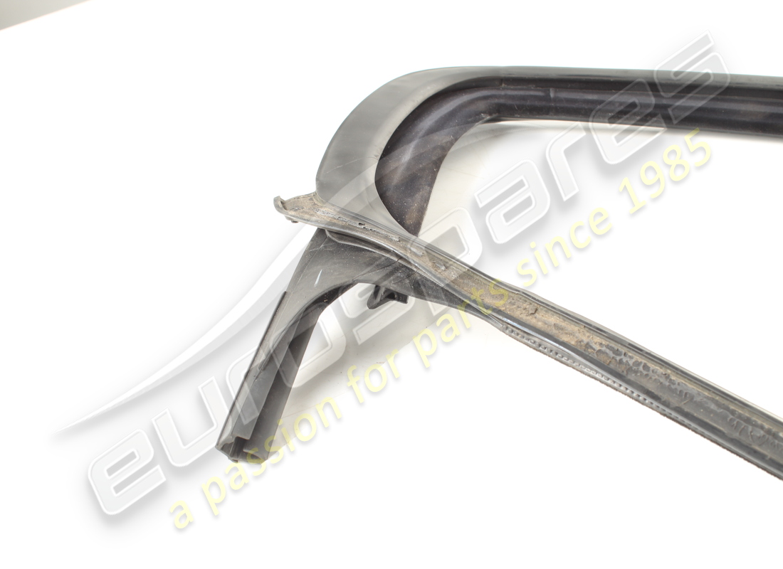 used maserati glass guide gasket for rh rear d. part number 67478700 (2)
