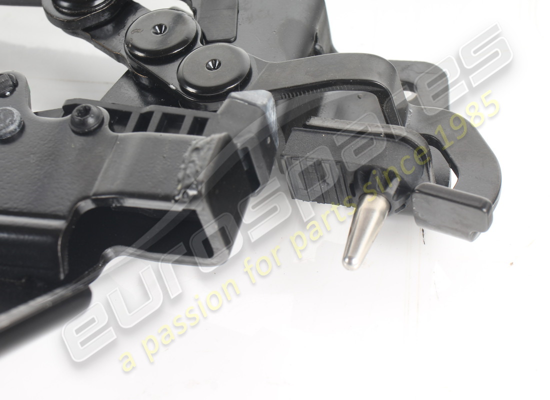USED FERRARI RH TONNEAU COVER KINEMATICS. PART NUMBER 968592 (2) used ferrari rh tonneau cover kinematics. part number 968592 (2)