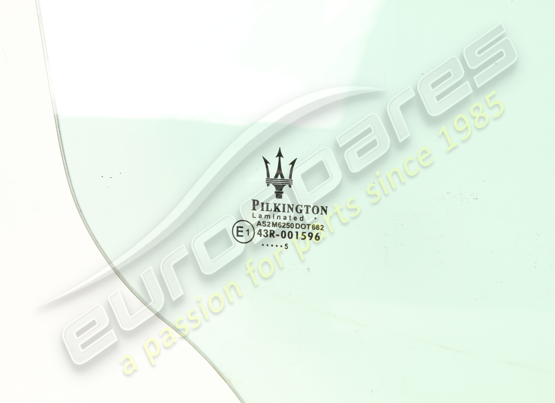 used maserati rh rear door glass. part number 83744700 (2)