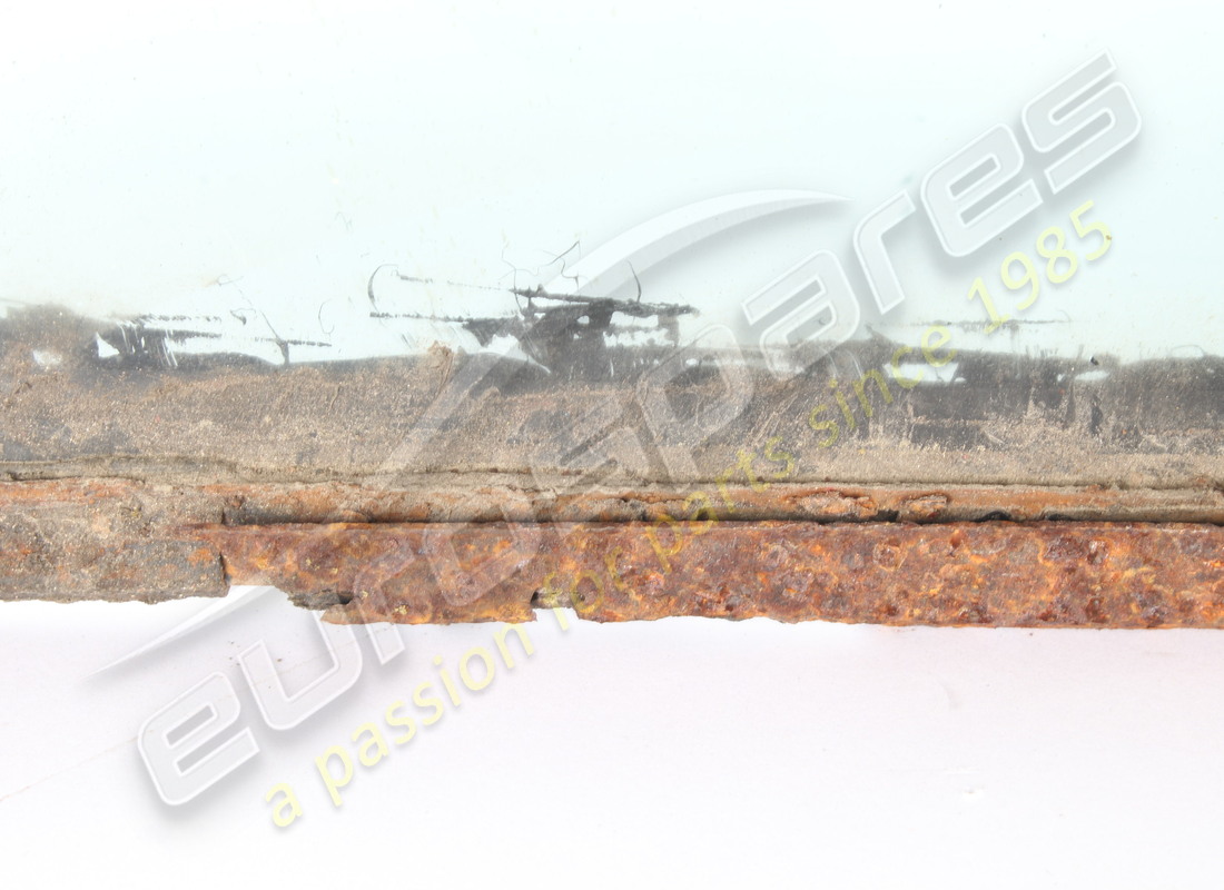 used ferrari lh door glass complete gtb. part number 62320200 (3)