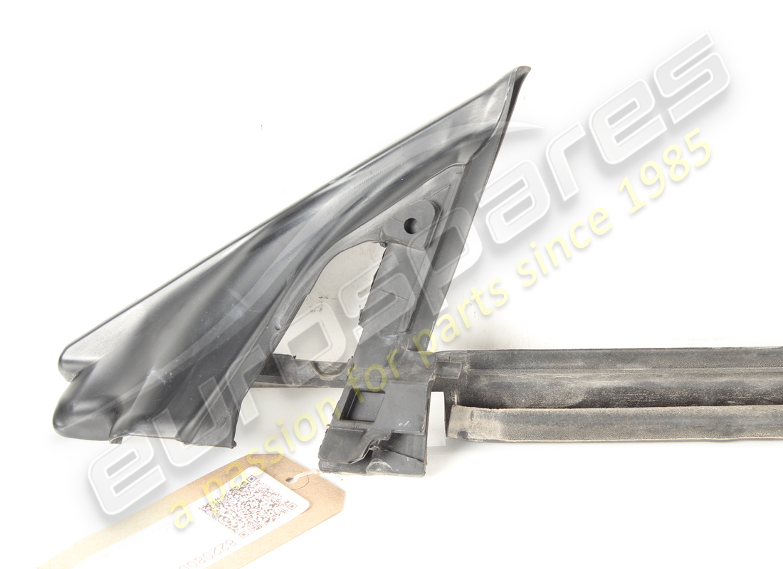 USED FERRARI RH EXTERIOR WINDOW SCRAPER SEAL. PART NUMBER 82208000 (5) used ferrari rh exterior window scraper seal. part number 82208000 (5)