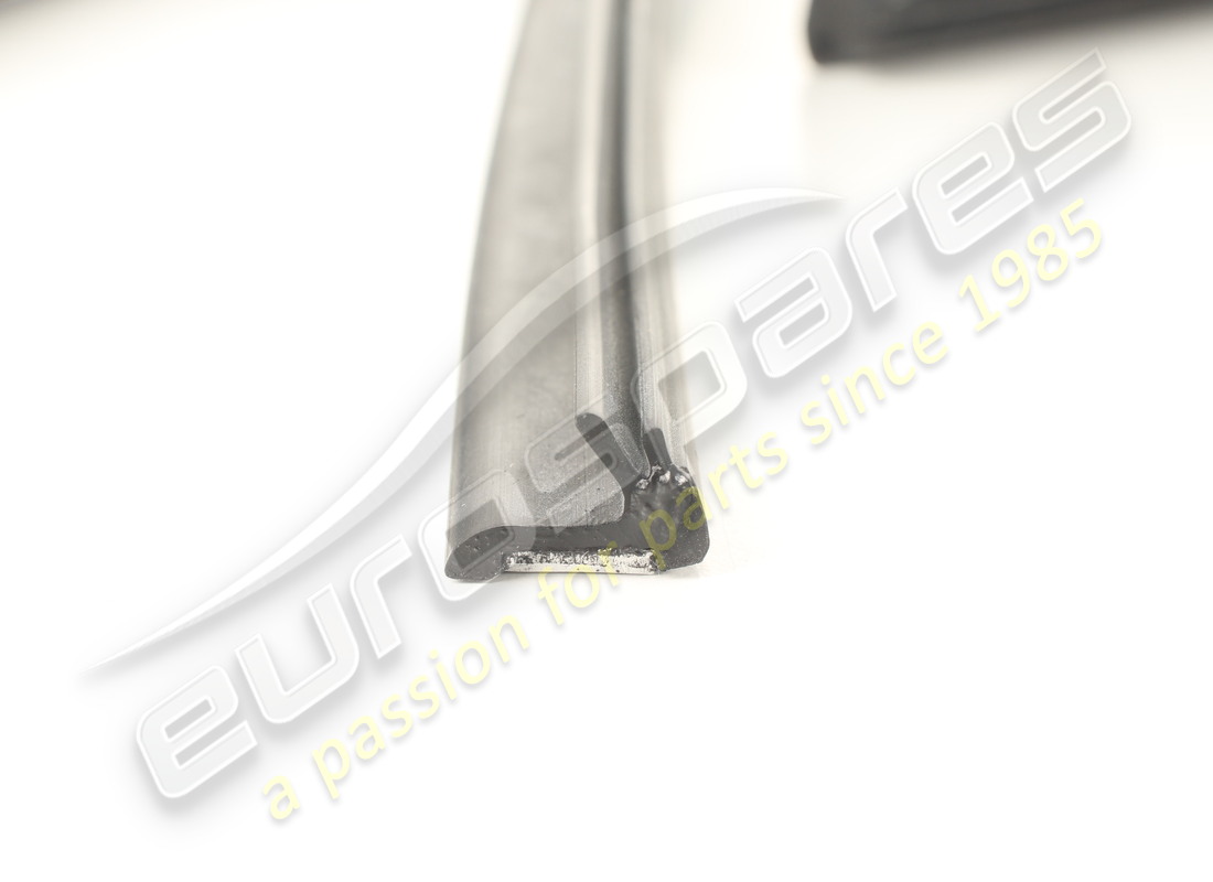 NEW EUROSPARES LH FRONT QUARTER LIGHT RUBBER. PART NUMBER 20065108 (3) new eurospares lh front quarter light rubber. part number 20065108 (3)