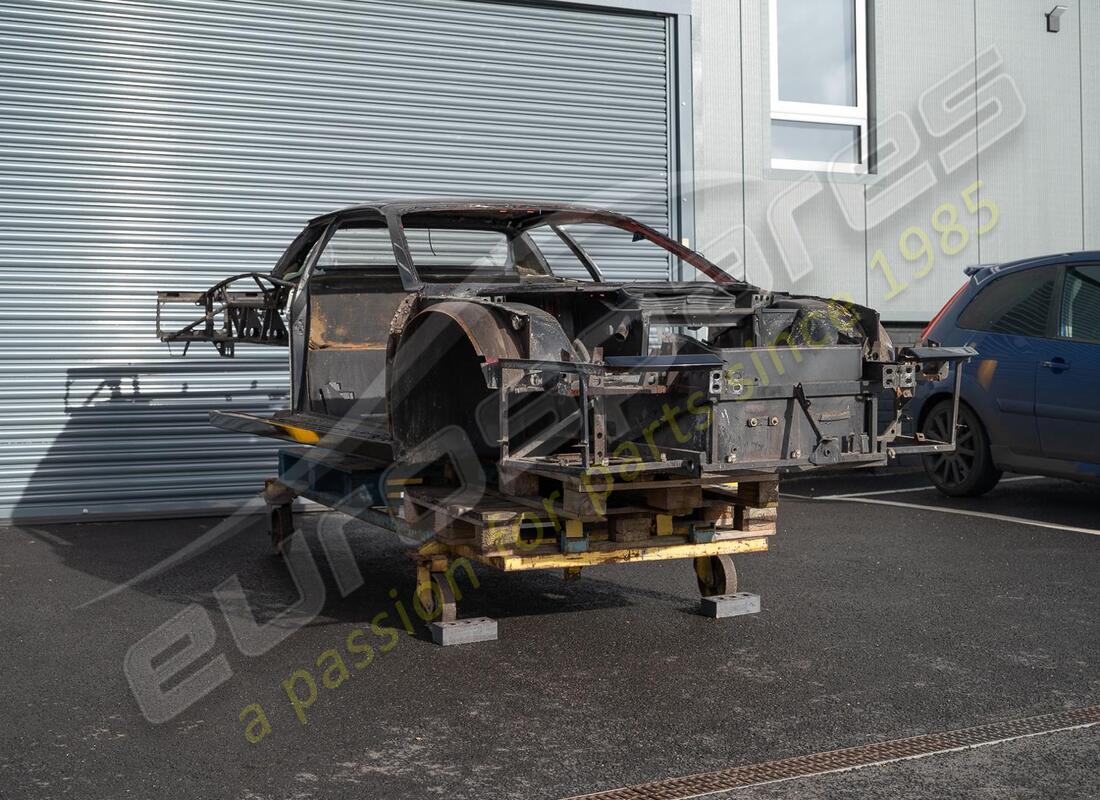 USED FERRARI FERRARI TESTAROSSA COMPLETE BODYSHELL. PART NUMBER 700006000 (3) used ferrari ferrari testarossa complete bodyshell. part number 700006000 (3)