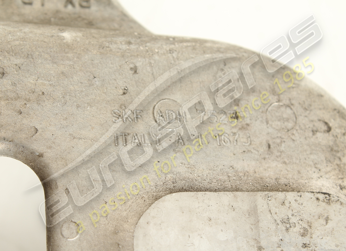 USED FERRARI COMPLETE LH FRONT HUB CARRIER. PART NUMBER 268377 (5) used ferrari complete lh front hub carrier. part number 268377 (5)