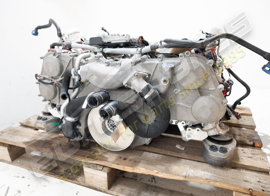 USED FERRARI ENGINE. PART NUMBER 985000364 (2) used ferrari engine. part number 985000364 (2)