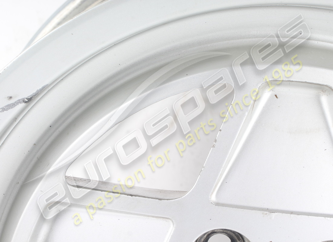 USED FERRARI REAR ROAD WHEEL 8JX16. PART NUMBER 130905 (5) used ferrari rear road wheel 8jx16. part number 130905 (5)