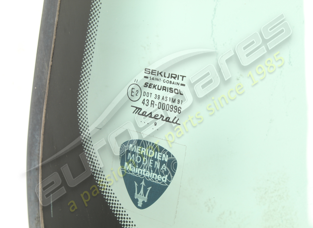 DAMAGED Maserati WINDSCREEN . PART NUMBER 387700300 (1)