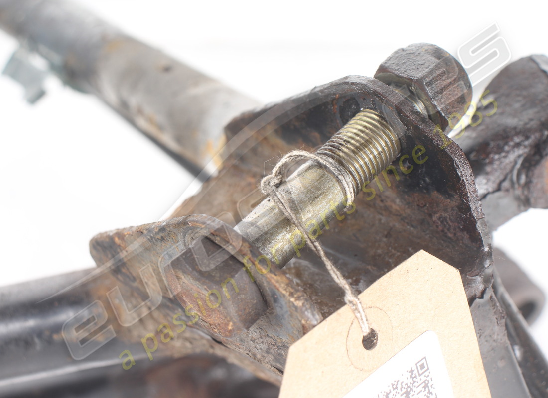 used maserati rear suspension rh arm. part number 377000102 (7)