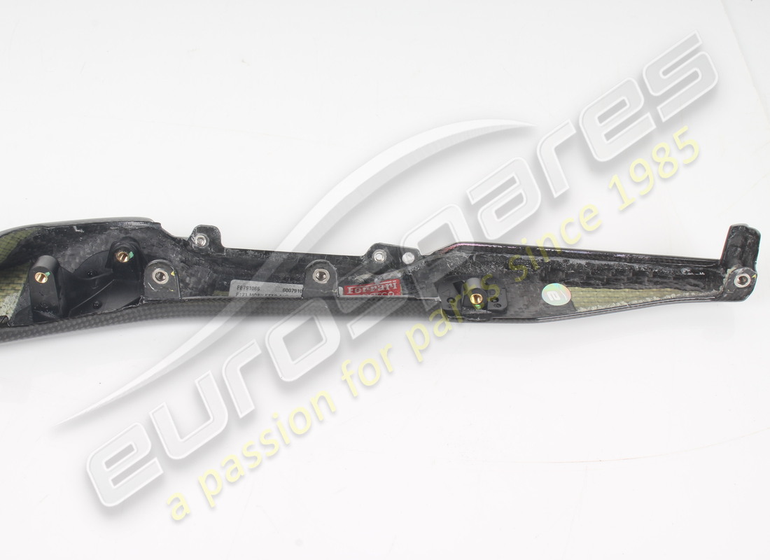 USED FERRARI MOBILETTO ANT. SUP.DX CARBON. PART NUMBER 791066 (6) used ferrari mobiletto ant. sup.dx carbon. part number 791066 (6)