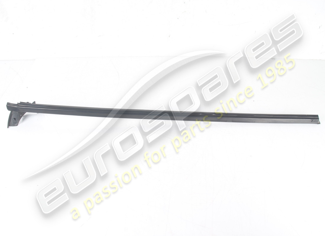 used maserati front rh window weather gask. part number 67820200 (4)