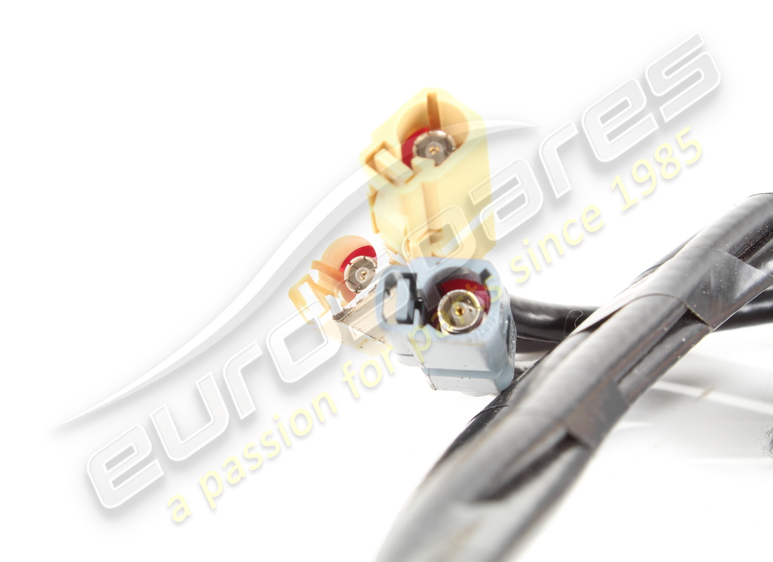 USED FERRARI PASSENGER COMPARTMENT AM/FM/. PART NUMBER 307689 (2) used ferrari passenger compartment am/fm/. part number 307689 (2)