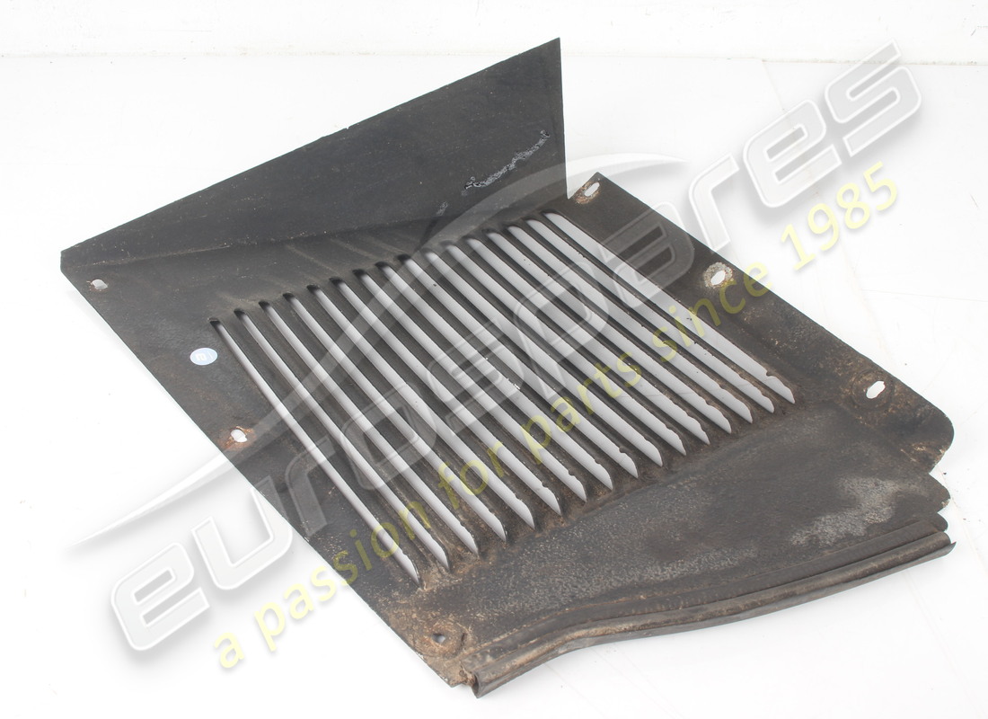 used ferrari rh lower front wheel arch panel. part number 61750200 (4)