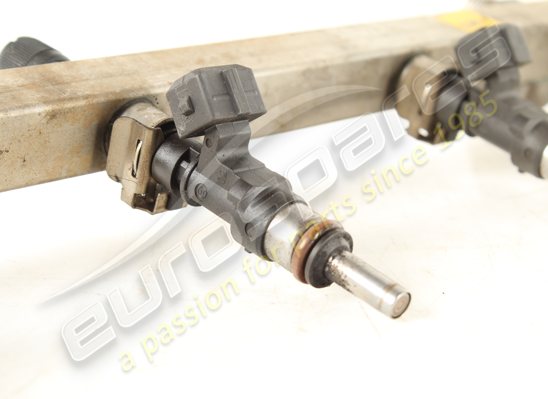 used maserati fuel pipe with injectors. part number 215338 (3)