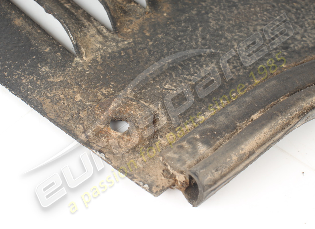 used ferrari rh lower front wheel arch panel. part number 61750200 (5)