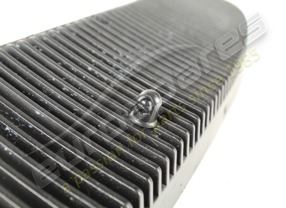 used ferrari lh grille rhd part number 60587800 (3)