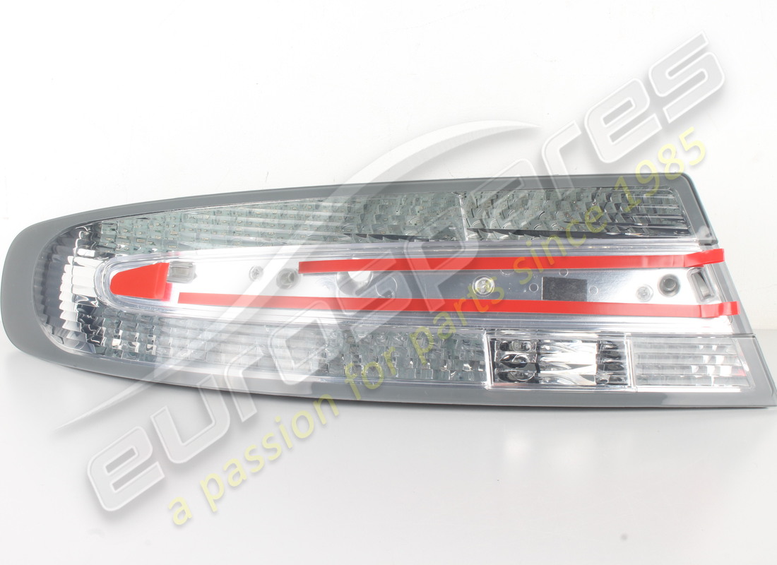 NEW ASTON MARTIN LEFT REAR LIGHT (LE MANS CLEAR). PART NUMBER 8D333710141 (1) new aston martin left rear light (le mans clear). part number 8d333710141 (1)