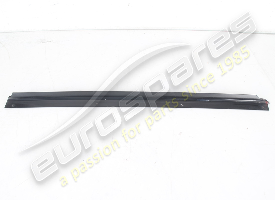 USED Ferrari RH MOULDING GTS . PART NUMBER 60872500 (1)