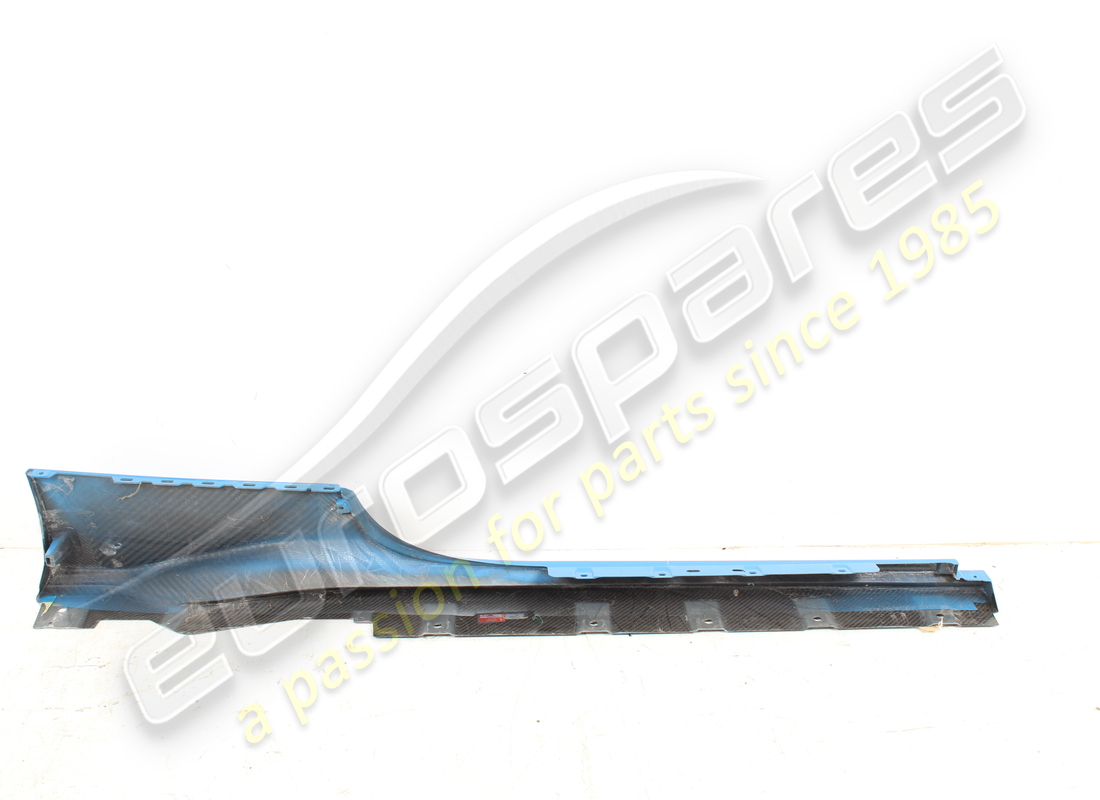 USED FERRARI COMPLETE LH UNDERDOOR TRIM. PART NUMBER 766055 (2) used ferrari complete lh underdoor trim. part number 766055 (2)