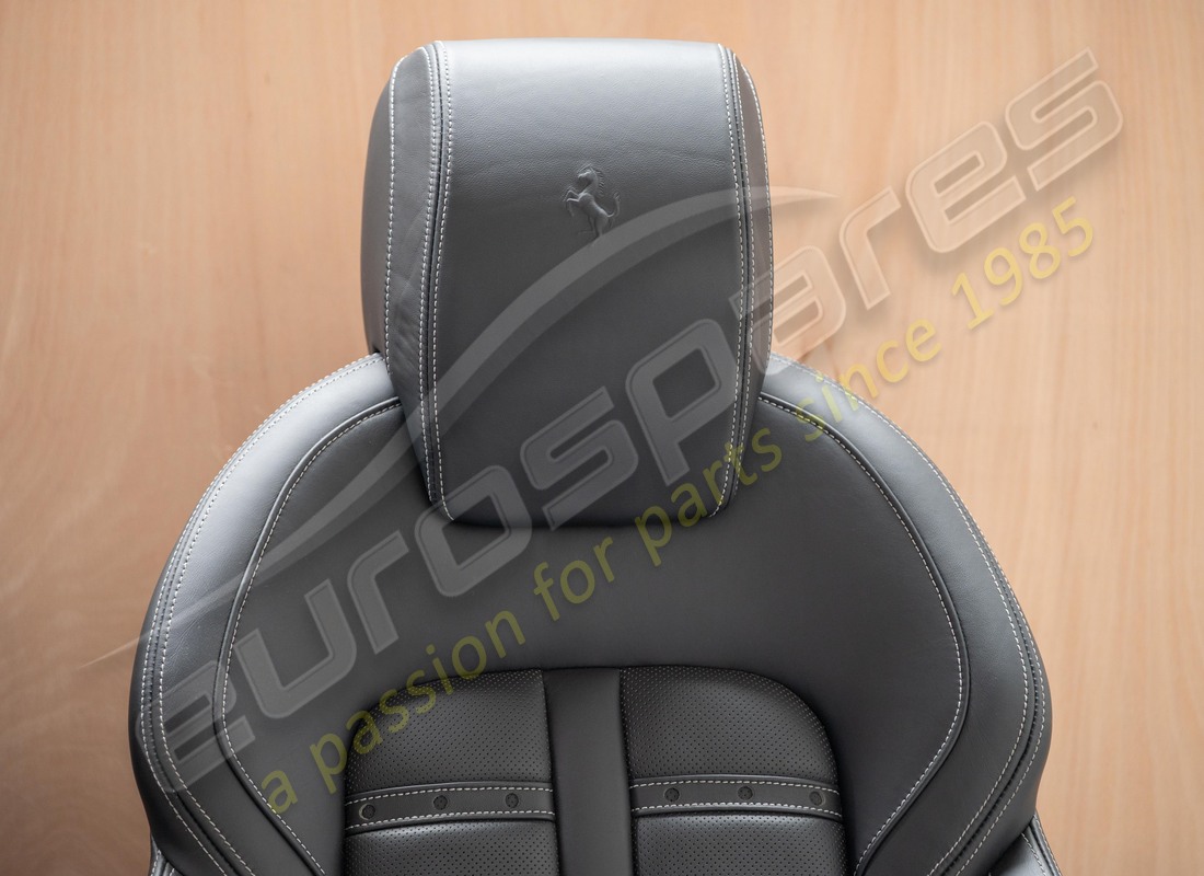 used ferrari complete seat set. part number eap1558688 (3)
