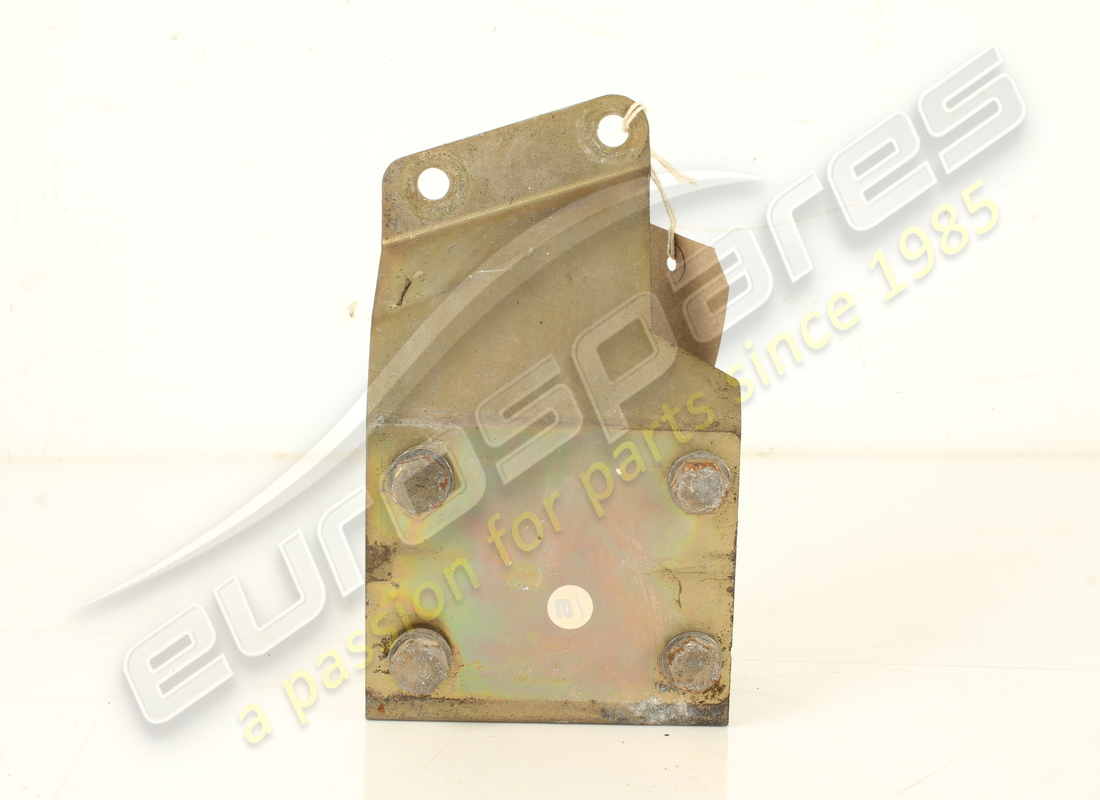 used ferrari rh braket for front bumper. part number 65048600 (3)