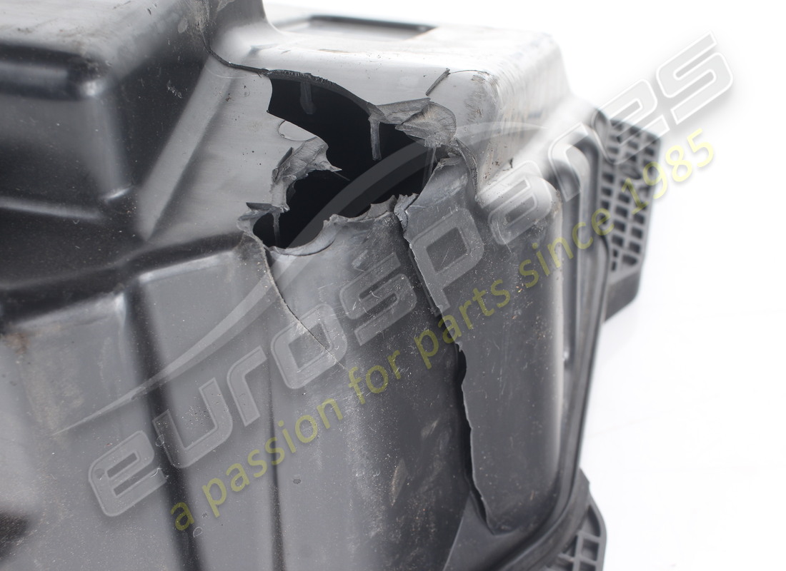 damaged ferrari bass box. part number 318552 (5)