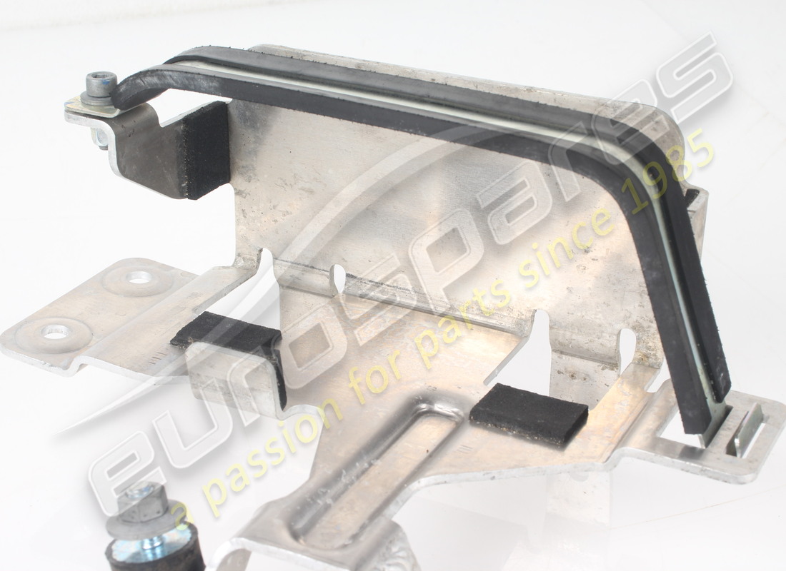 used ferrari staffa sostegno chiller. part number 848233 (2)