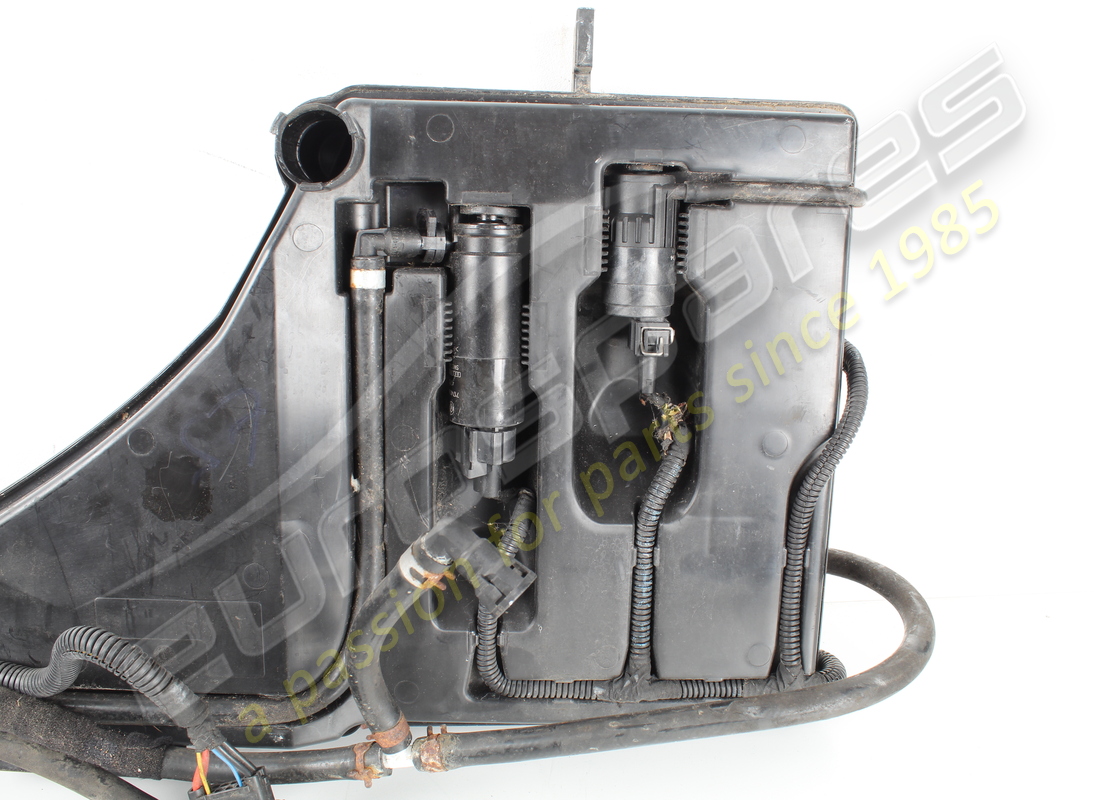 used maserati windscreen washer tank. part number 670001648 (5)