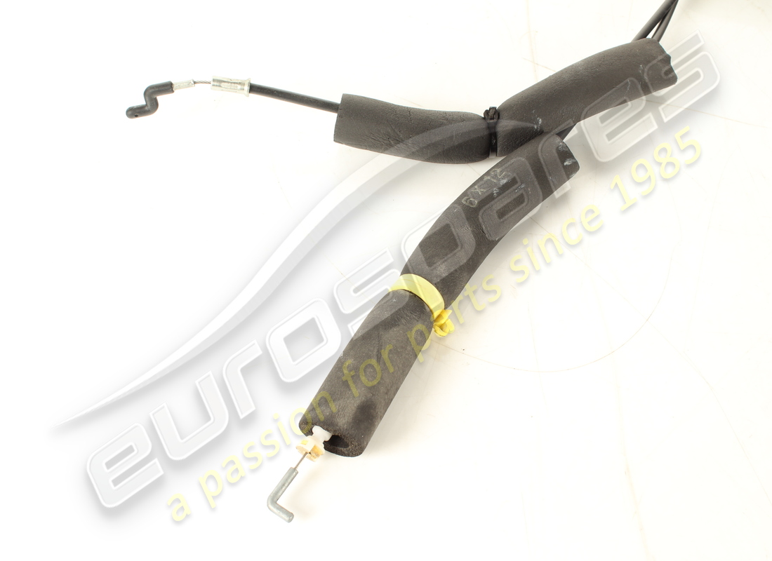 used ferrari rh door lock. part number 83987800 (3)