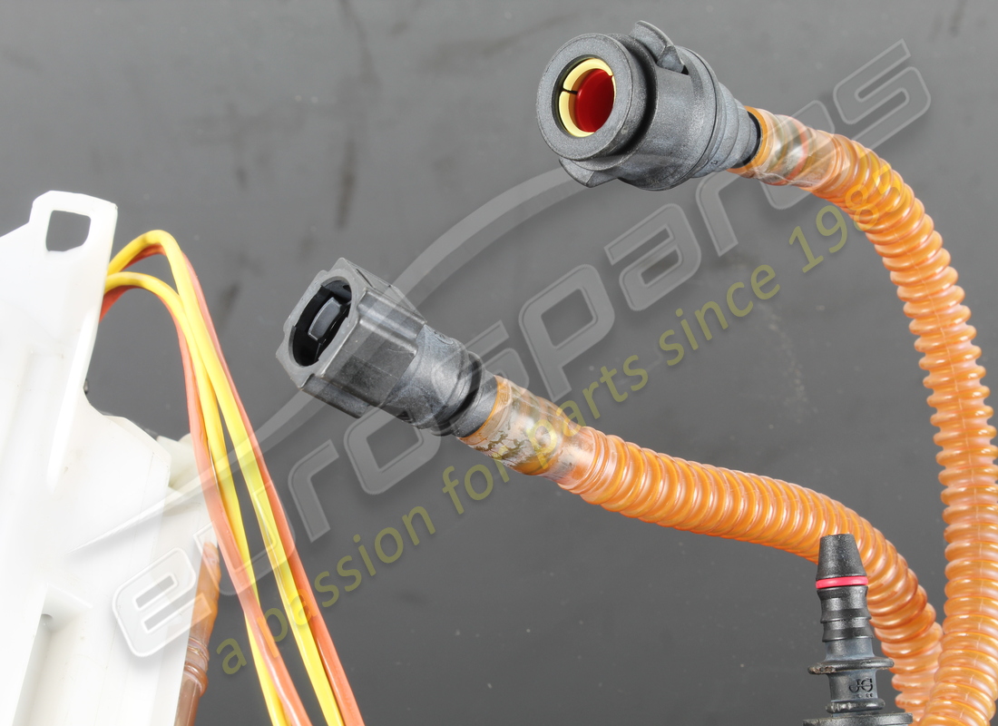 USED FERRARI FUEL PUMP. PART NUMBER 270125 (2) used ferrari fuel pump. part number 270125 (2)