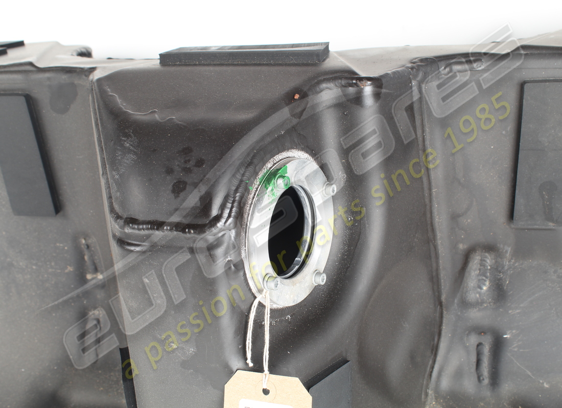 USED FERRARI FUEL TANK. PART NUMBER 269702 (7) used ferrari fuel tank. part number 269702 (7)