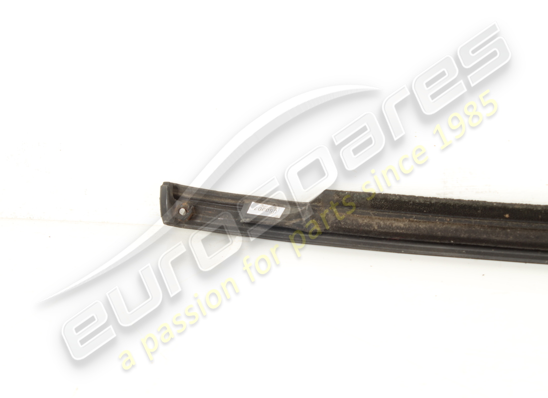 used maserati lh lower front moulding. part number 68473200 (4)