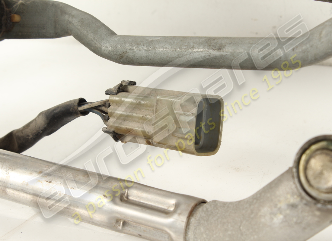 used ferrari windscreen wiper with motor. part number 84108900 (4)