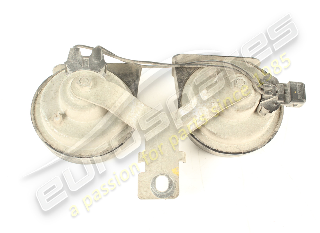 USED FERRARI HORN ASSEMBLY (WITH BRACKET). PART NUMBER 251347 (2) used ferrari horn assembly (with bracket). part number 251347 (2)