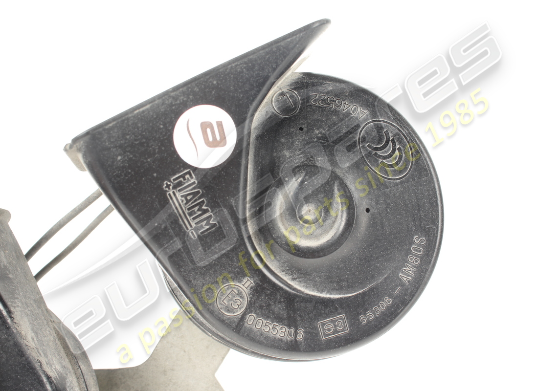 USED FERRARI HORN ASSEMBLY (WITH BRACKET). PART NUMBER 251347 (4) used ferrari horn assembly (with bracket). part number 251347 (4)