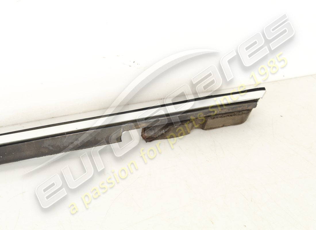 used maserati lh lower front moulding. part number 68473200 (3)