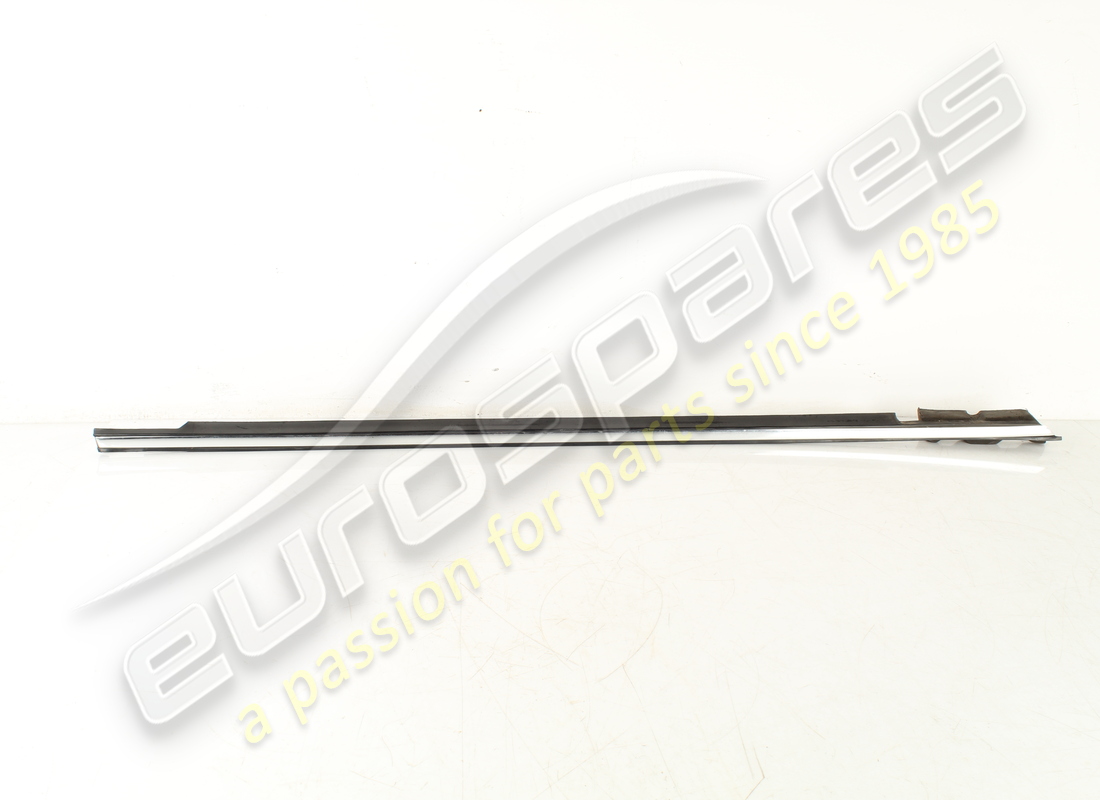 USED Maserati RH LOWER FRONT MOULDING . PART NUMBER 68473100 (1)