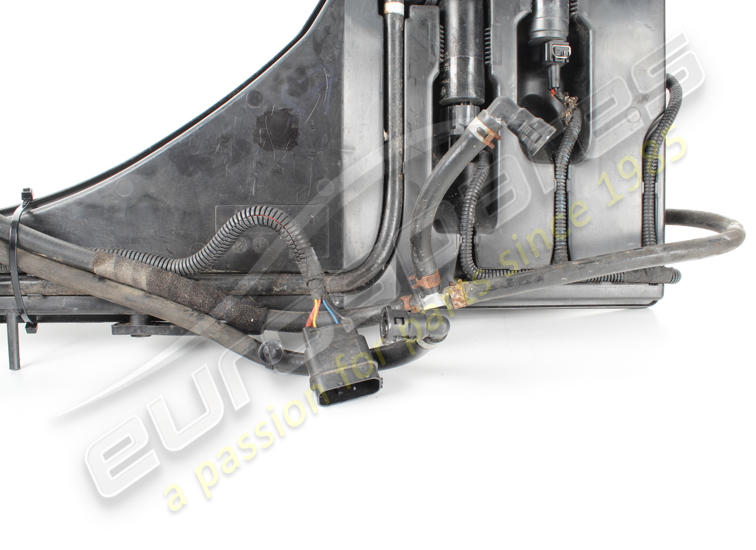 used maserati windscreen washer tank. part number 670001648 (3)