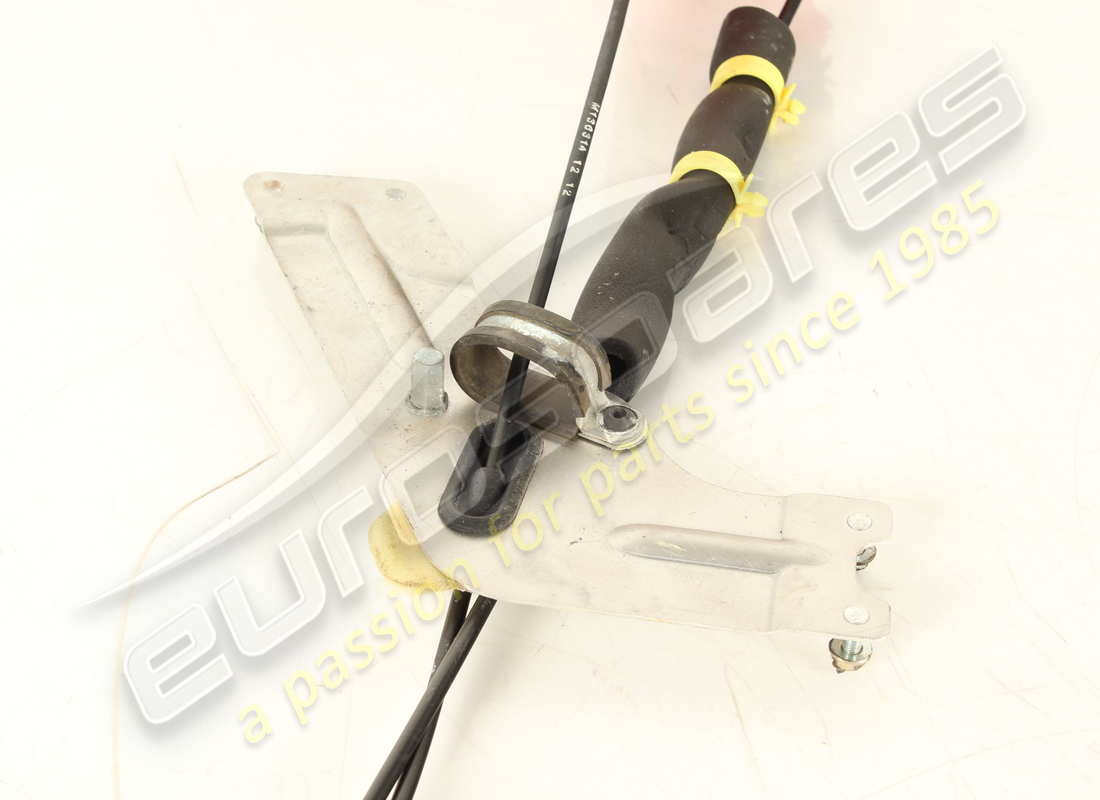 used ferrari rh door lock. part number 83987800 (4)