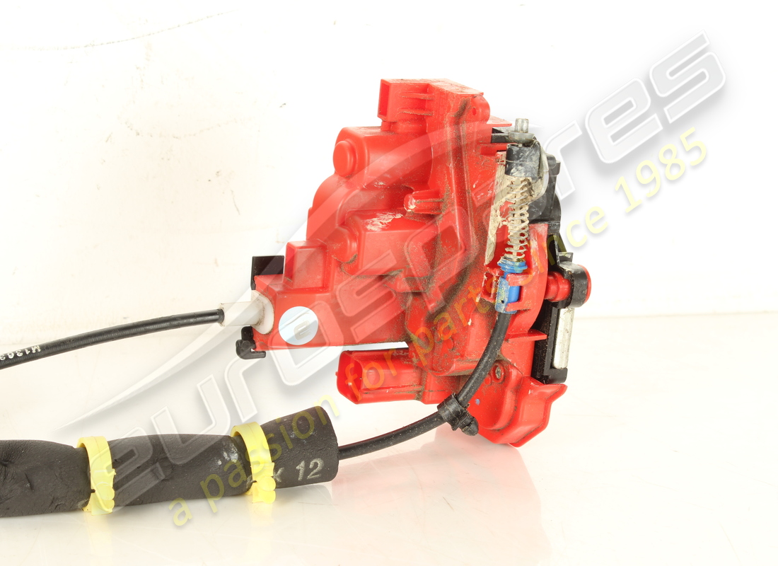 used ferrari rh door lock. part number 83987800 (2)