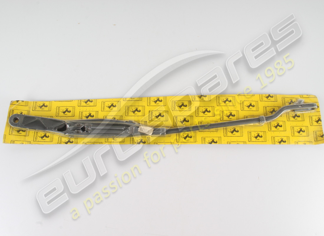 NEW FERRARI RH WIPER ARM LHD PART NUMBER 63756200 (1) new ferrari rh wiper arm lhd part number 63756200 (1)