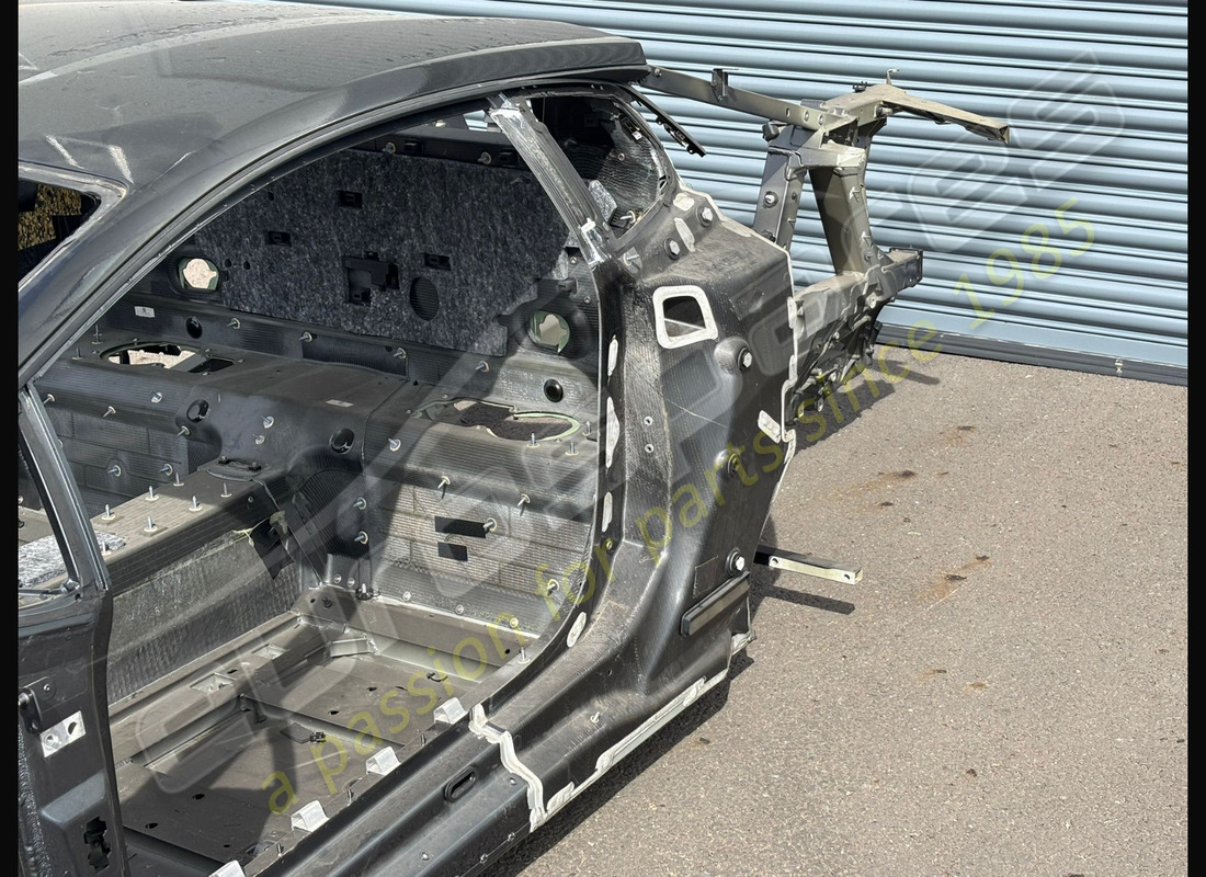 USED LAMBORGHINI COMPLETE RHD BODYSHELL - COUPE. PART NUMBER EAP1564154 (8) used lamborghini complete rhd bodyshell - coupe. part number eap1564154 (8)