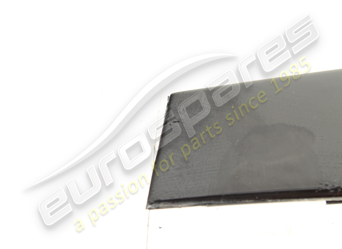 used maserati rhr outer trim. part number 67066500 (3)