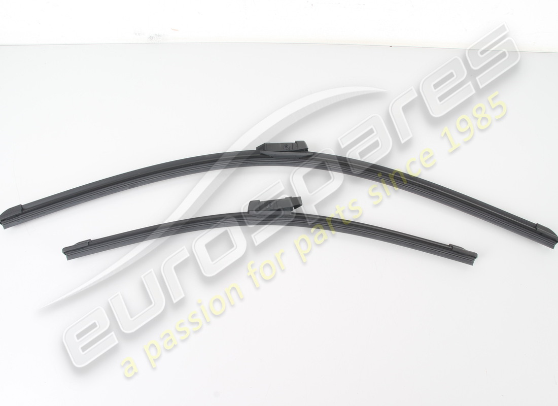 NEW MASERATI WIPER BLADES KIT. PART NUMBER 673012892 (1) new maserati wiper blades kit. part number 673012892 (1)