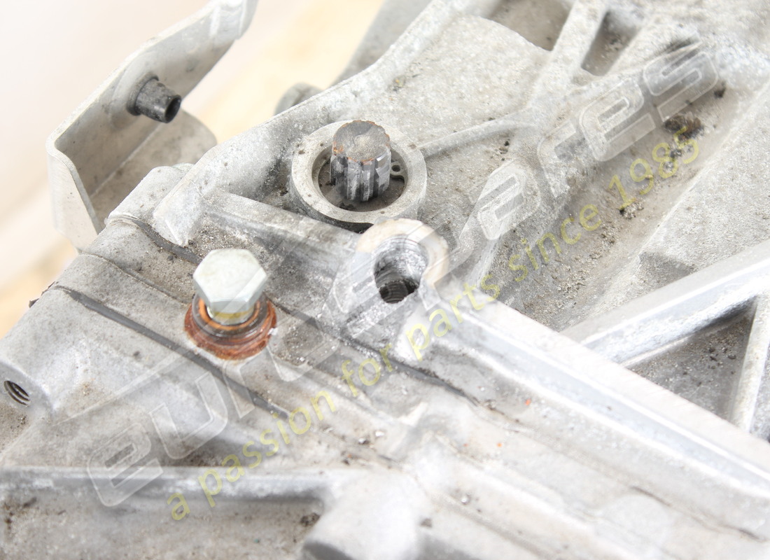 USED FERRARI COMPLETE DUAL CLUTCH GEARBOX. PART NUMBER 342723 (3) used ferrari complete dual clutch gearbox. part number 342723 (3)