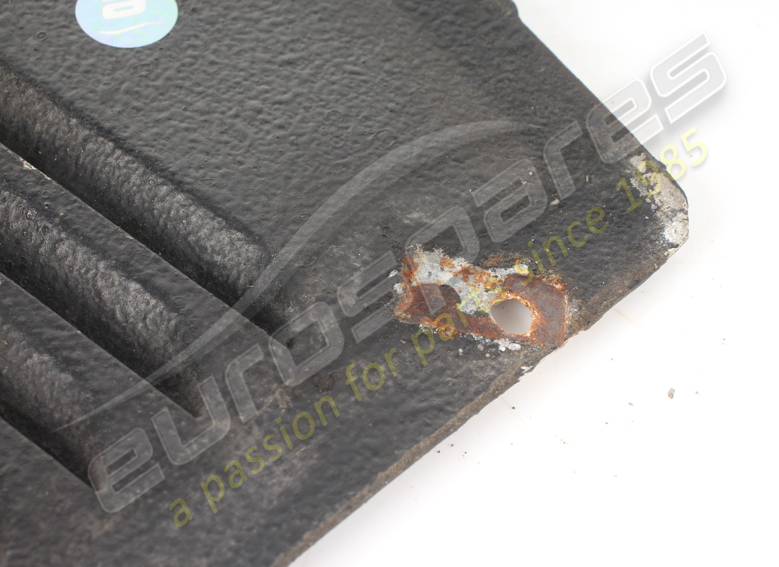 used ferrari lh front inner wing grille. part number 62492400 (2)