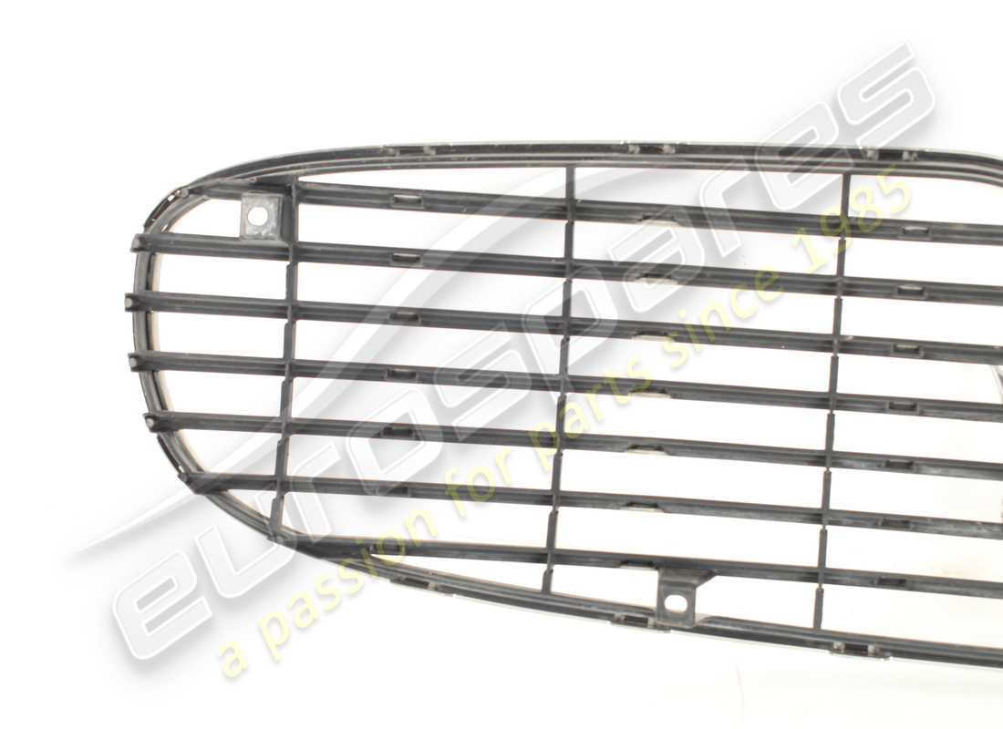 used maserati complete front grill. part number 67874400 (6)